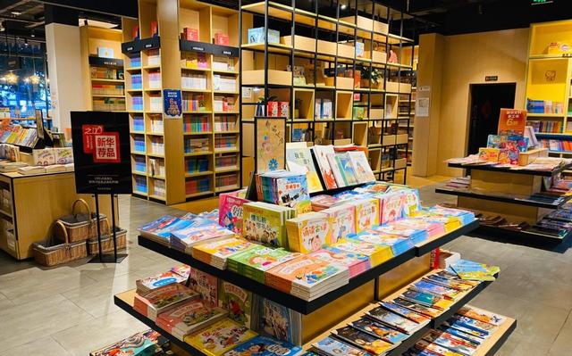 人人只看不买的新华书店，年营收额却达到千亿，靠的是什么？