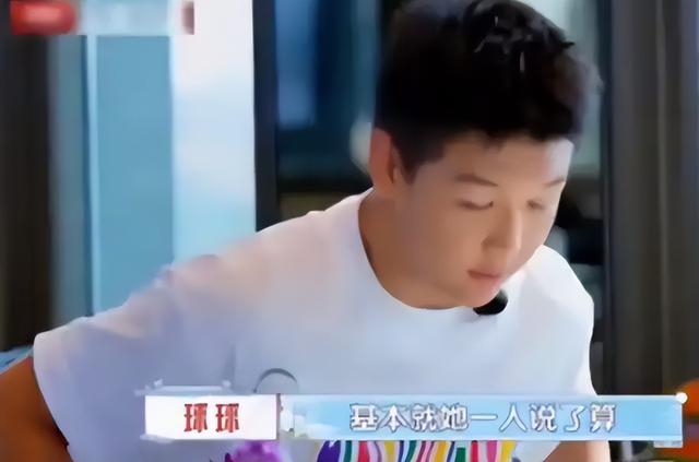 王艳晒19岁儿子近照，球球已经比妈妈高出半个头，长得像妈颜值高