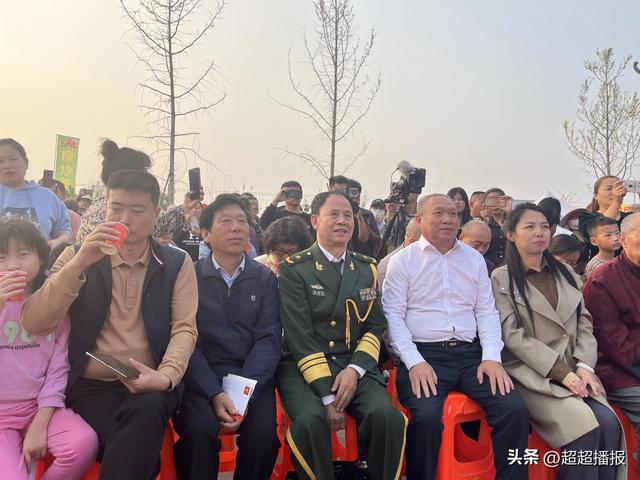 沧州善行-相约花海欢聚仵龙堂·李炳天将军乡情作品演唱会成功举办