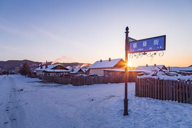 别再去热门景点了！这10个清静小城，人少景美消费低，值得一去