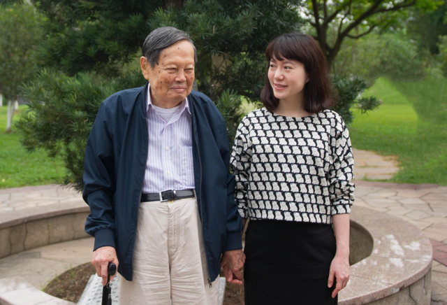杨振宁妻子翁帆自白：为了丈夫的身体，我16年来都是早睡早起