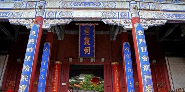 我是杭州人，在山东泰山待一天，憋不住想说说我的感受。