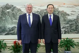 泽连斯基白忙一场，对华“出言不逊”后发现，只有中国才能救自己图片