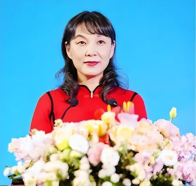 宗庆后出轨小21岁女下属，私照肤白貌美能力出众，难怪他把持不住