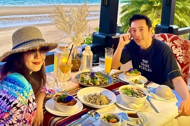 夫妻俩为了不变老，坚持31年不吃肉不生子，如今59岁近照不敢认