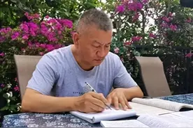 58岁梁实备战第29次高考，谈多次落榜：31岁已赚100万，也许用光前半生运气图片