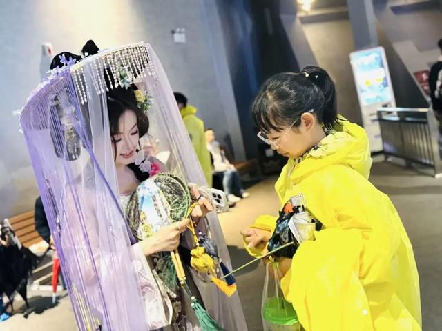 品社饭、赏花神、放纸鸢：大峡谷清明踏青活动解锁土家春日新体验