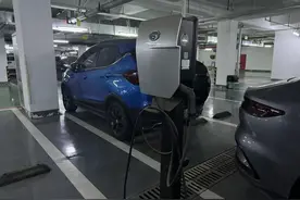 地库安不了充电桩？小区没有正式电？今年底将迎来大变化！图片