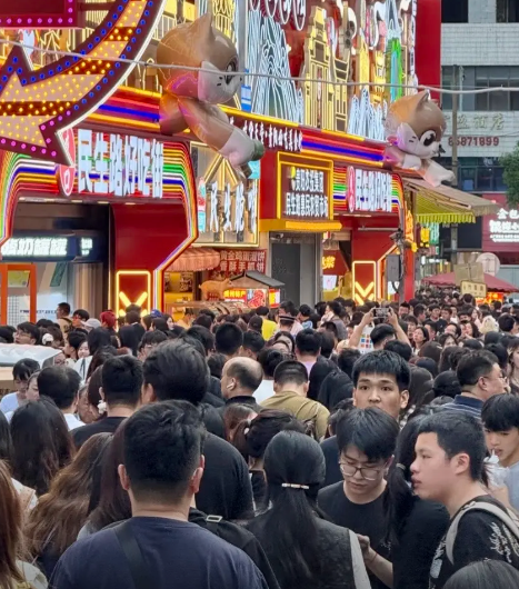 贵州彻底失守！全国游客“攻占”城邦，人潮汹涌，多个地区已沦陷