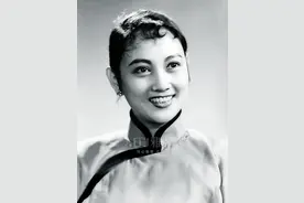 一组明星罕见老照片 王晓棠在贵州 陈述陷沉思 陶玉玲三个女儿齐出镜图片