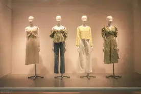 女子吐槽今年夏款女装，评论区大家的观点都一样，到底谁设计的图片