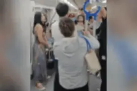 太自恋！上海地铁内一美女称自己被大爷凝视，大闹车厢引众怒图片