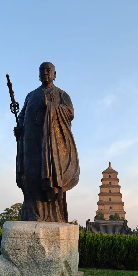 别只盯着不夜城！清明去西安，早上5点半的大雁塔才是真长安