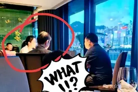 网友香港偶遇韩雪和丈夫用餐，原来她早就已婚有娃了？图片