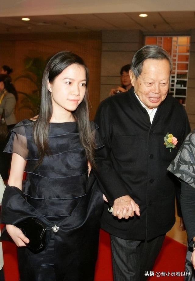 杨振宁享年103岁：那个被骂了半辈子，却改变了整个物理学的人
