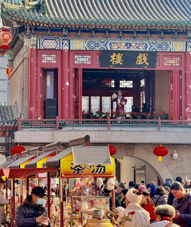 北京嘀咕，上海好奇，如今天津，竟成了能走着听、站着品的戏台！
