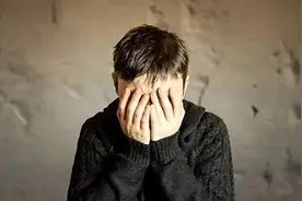 人缺心眼，一看便知：缺心眼的人，往往有这6个明显的特征图片