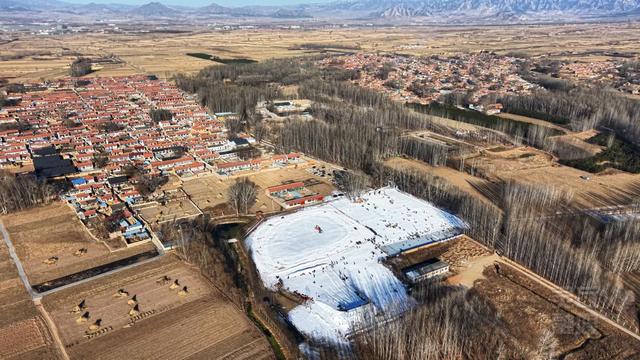 热雪沸腾，纵享丝滑！灵丘县门头水乡冰雪嘉年华第三季燃情启幕