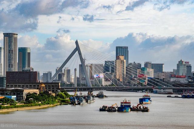 宁波适合定居吗？房价高、压力大，但为什么还有那多人选择留下？