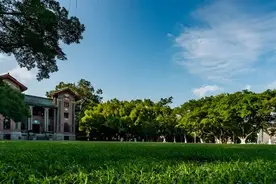 近些年女生选择最多的10大热门专业，就业性别限制小，竞争激烈图片