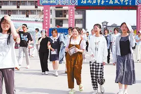 2025年高考顺利结束图片