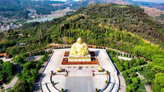 最适合春节旅行的6座小城，游人不多，年味十足，带着家人出发吧