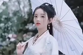 姜大人为国捐躯，他本有意把姜蕴纳入后宫，奈何她已被许给了侯府图片