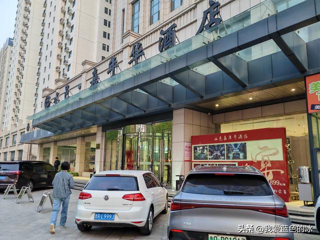 逛菏泽天香公园，这里牡丹很吸引游客，关键是二十四小时免费参观