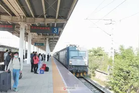 时隔一年，界首火车站恢复客运业务图片