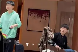 抵达沙特！莎莎和大头毫不避嫌 为了零食斗嘴场面太有意思了图片