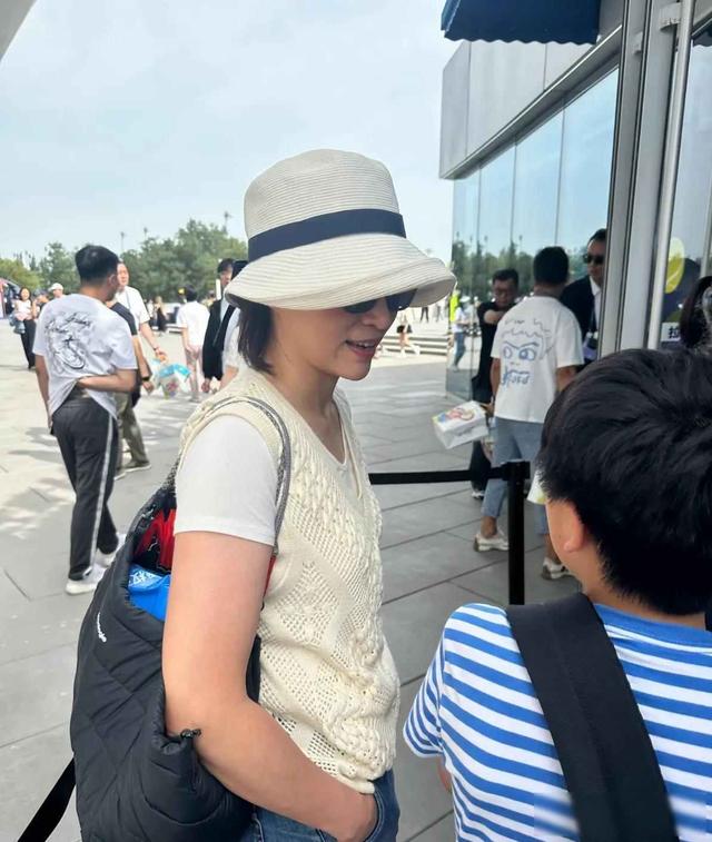董卿不主持了，把舞台搬回了家！她到底在忙啥？