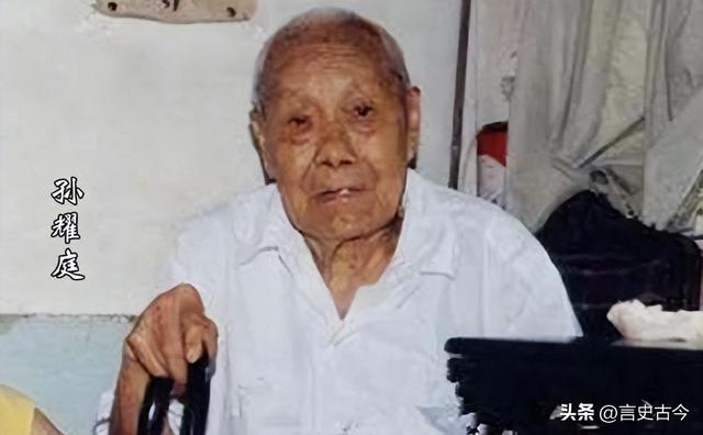 根本不算男人！清朝太监回忆：妃子洗澡不用手和避讳太监，侮辱人