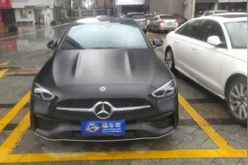 奔驰C260新车落地28万，买二手居然花了27万5，图它二手有味道？图片