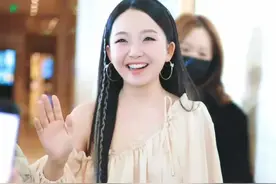 “娱乐圈超级搞笑女”暴瘦20斤，美到全网认不出，网友：她是换头还是换脸了？图片