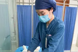 洛阳一位女士剖腹产后刀口裂开，这家医院伤口造口门诊护士精心护理助其转危为安图片