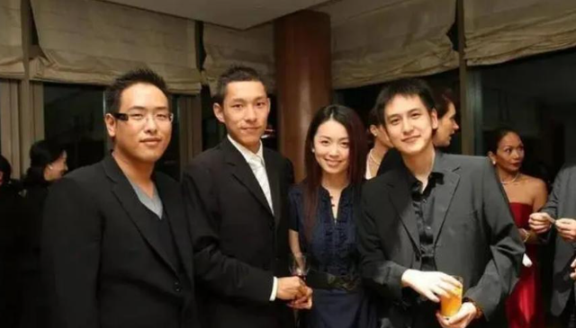 母亲是影后，父亲浦东开发第一人，继承上海百套房，21岁身价百亿