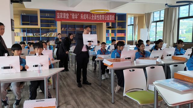 AI主动学智能伴学系统公益捐赠仪式，点亮普安楼下镇乡村课堂