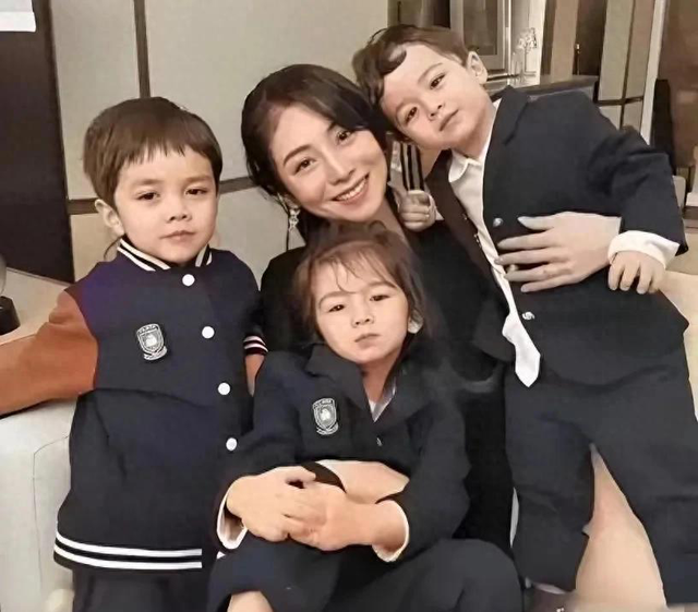 “买英国精子生3娃”的山东女人，8年后现状曝光！如今她后悔不？