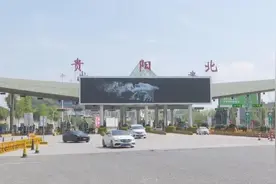 一男子无证驾驶还上高速，贵阳交警：拘！图片