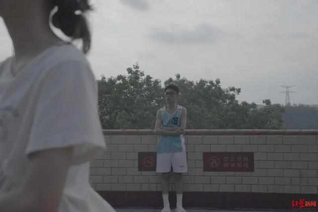 父亲家暴纵火烧死母亲，儿子坚持要求判父死刑，本人回应质疑：我也是受害人，复仇内核是对母亲的爱