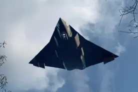 歼36可以先用WS15或者WS10B/C试飞，随后再换变循环发动机吗？图片