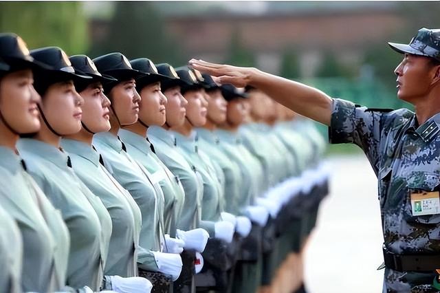 阅兵途中，如果女兵突然想上厕所怎么办？中国解决方式太聪明