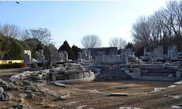 圆明园被毁150年后，专家准备对其修复时，意外发现50000多件文物