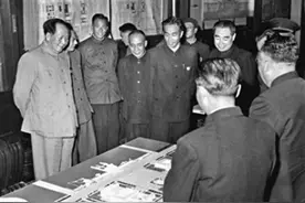 1958年天安门广场最大规模的扩建：中华门被拆除，形成如今的布局图片