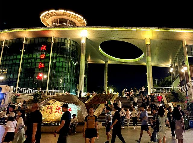 全国最大的江滩公园为何建在武汉？武汉拥有主观客观两方面的需求