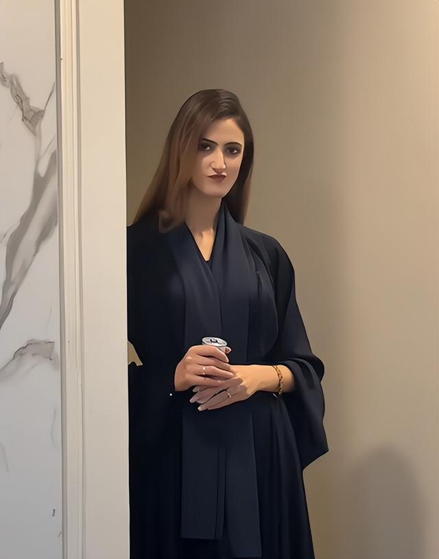 东北小伙被印度高种姓女友看上，老丈人赠千万别墅，他不满要回国