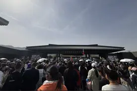 西安多景区停票、约满！人人人你人人人，网友：感觉有一亿人…图片