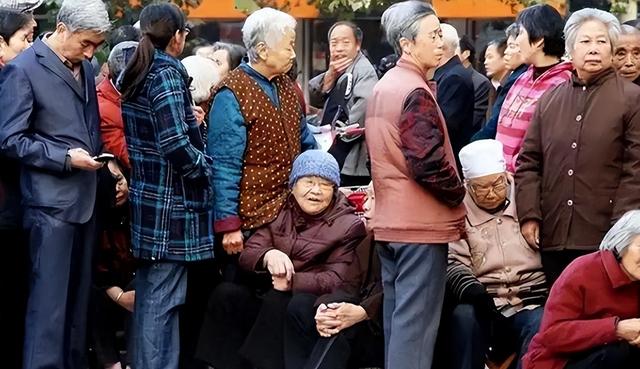 中国将迎来前所未有的死亡高峰，专家得出答案：是这些因素导致的 第3张