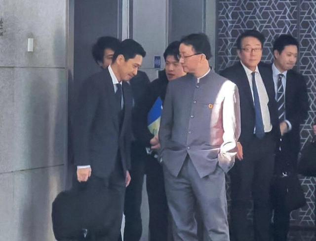 高市还没道歉，日本要求中国解释双手插兜，中方回应