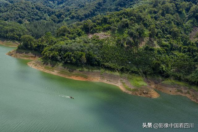 海南五指山：夏日五指山水库